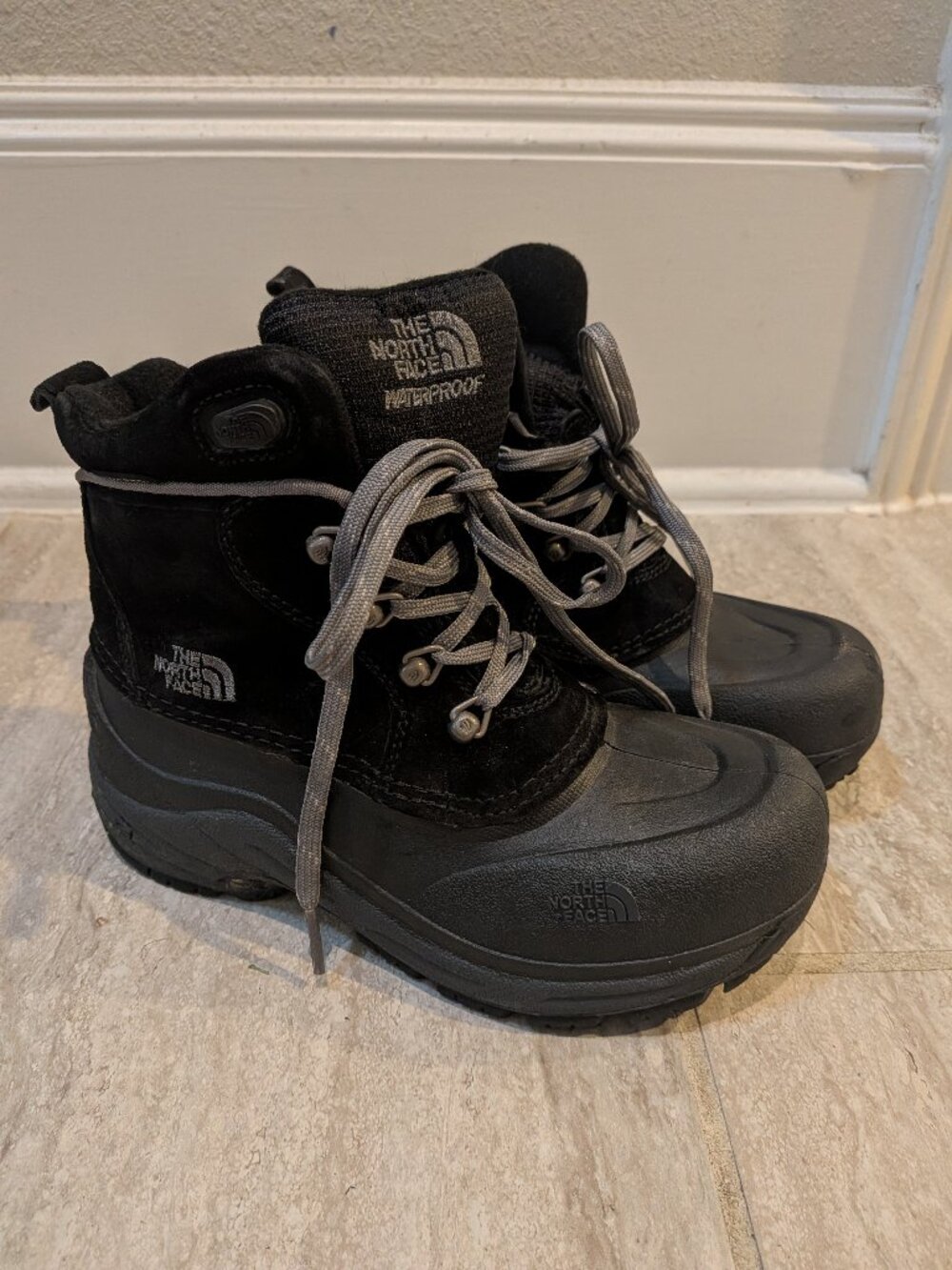The North Face kids boys waterpoof snow boots black size 3